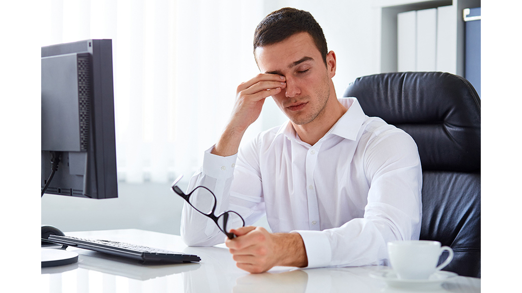 Ce trebuie să știi înainte să porți ochelari antireflex la calculator